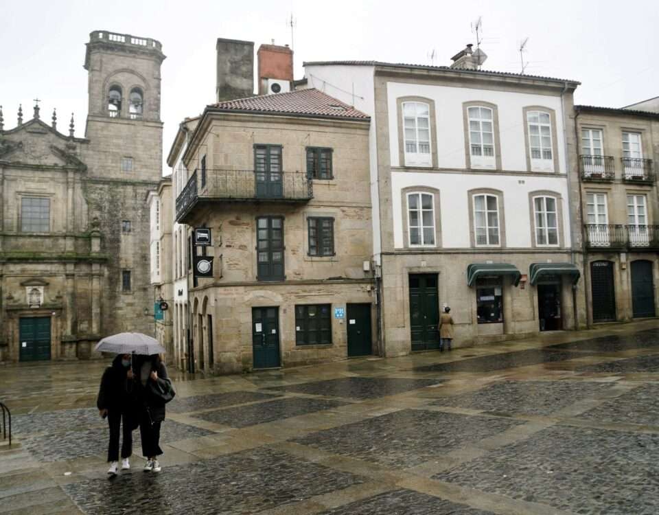 Praza da Pescadería Vella LLuvia - paraguas