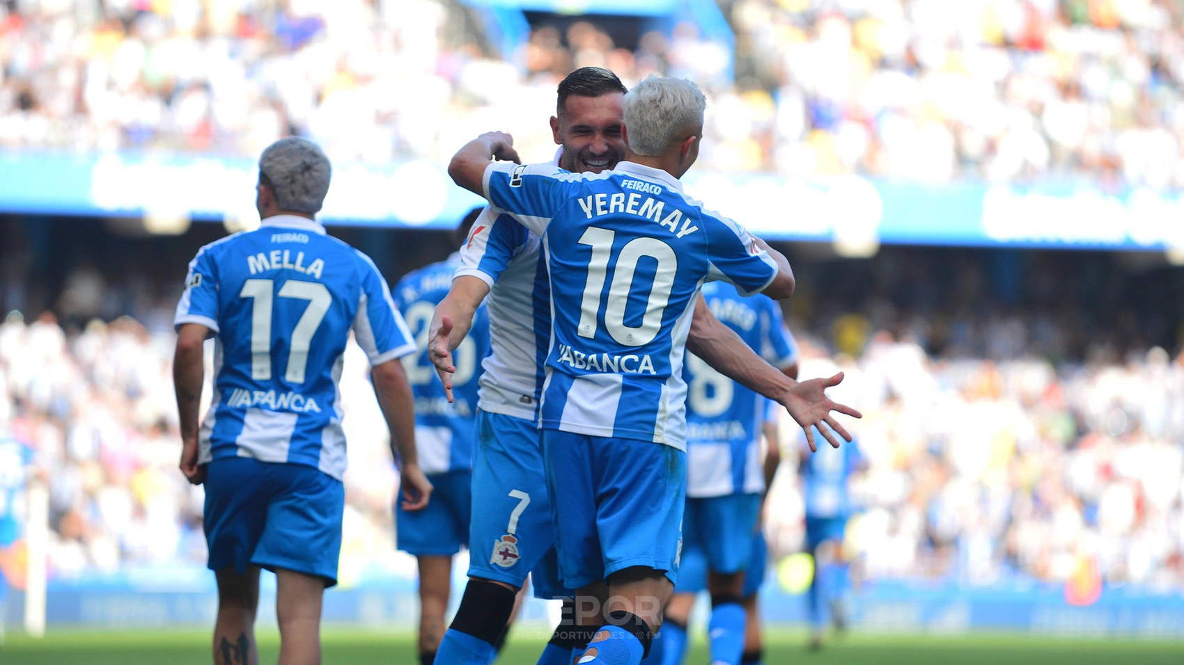 Lucas y Yeremay se abrazan tras el gol del Dépor. Foto: Deportivo de La Coruña